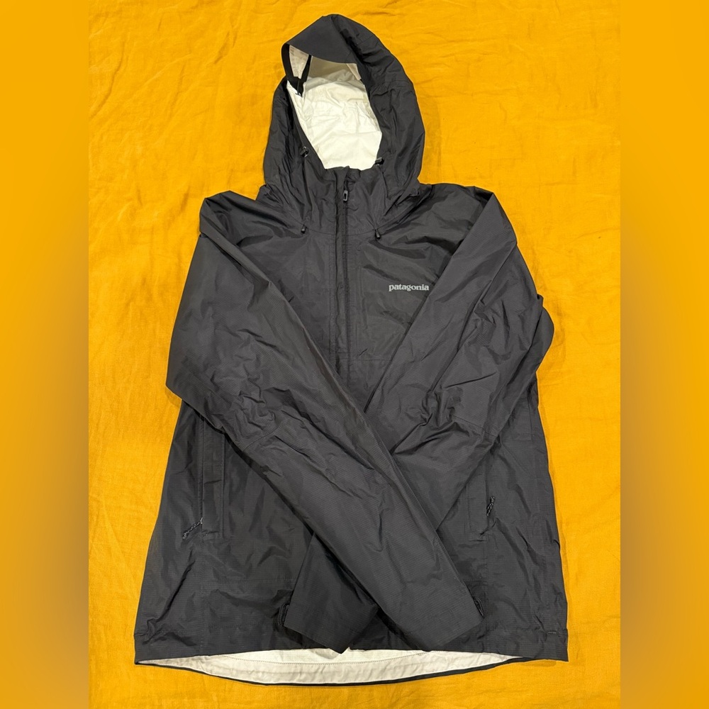 Patagonia Men's Black Torrentshell Raincoat